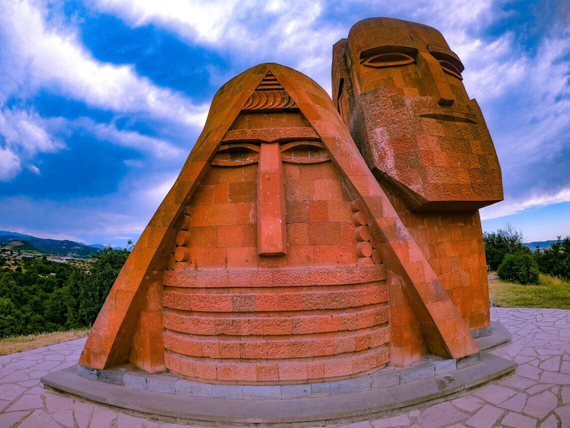 Нас в мире никто не будет уважать, если мы сами себя не зауважаем