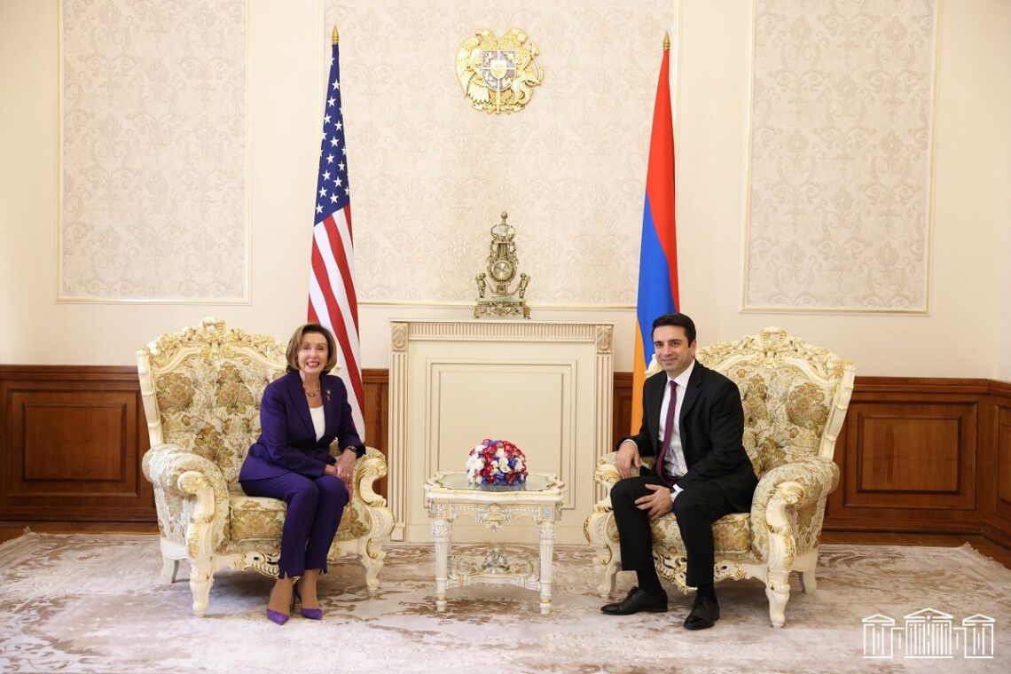 Նենսի Փելոսիի՝ Հայաստանին մեկնված ձեռքը օդում երկար կախված չի մնալու