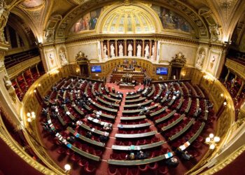 Ադրբեջանի դեմ պատժամիջոցներ պահանջող նախագիծ Ֆրանսիայի Սենատում, կանանց ցույց Բաքվում ֆրանսիական դեսպանատան դիմաց