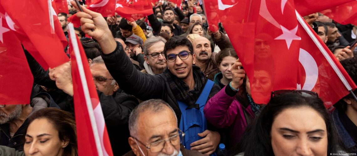 14 мая: вперед, к диктатуре, или демократическая Турция?