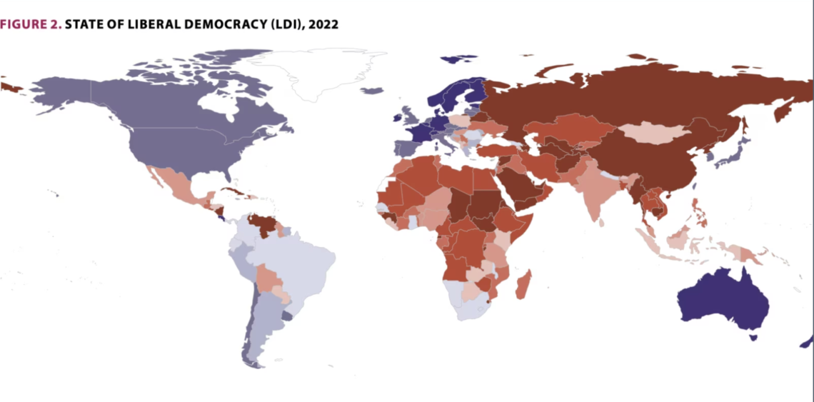 Демократия и автократия в современном мире: кто кого?