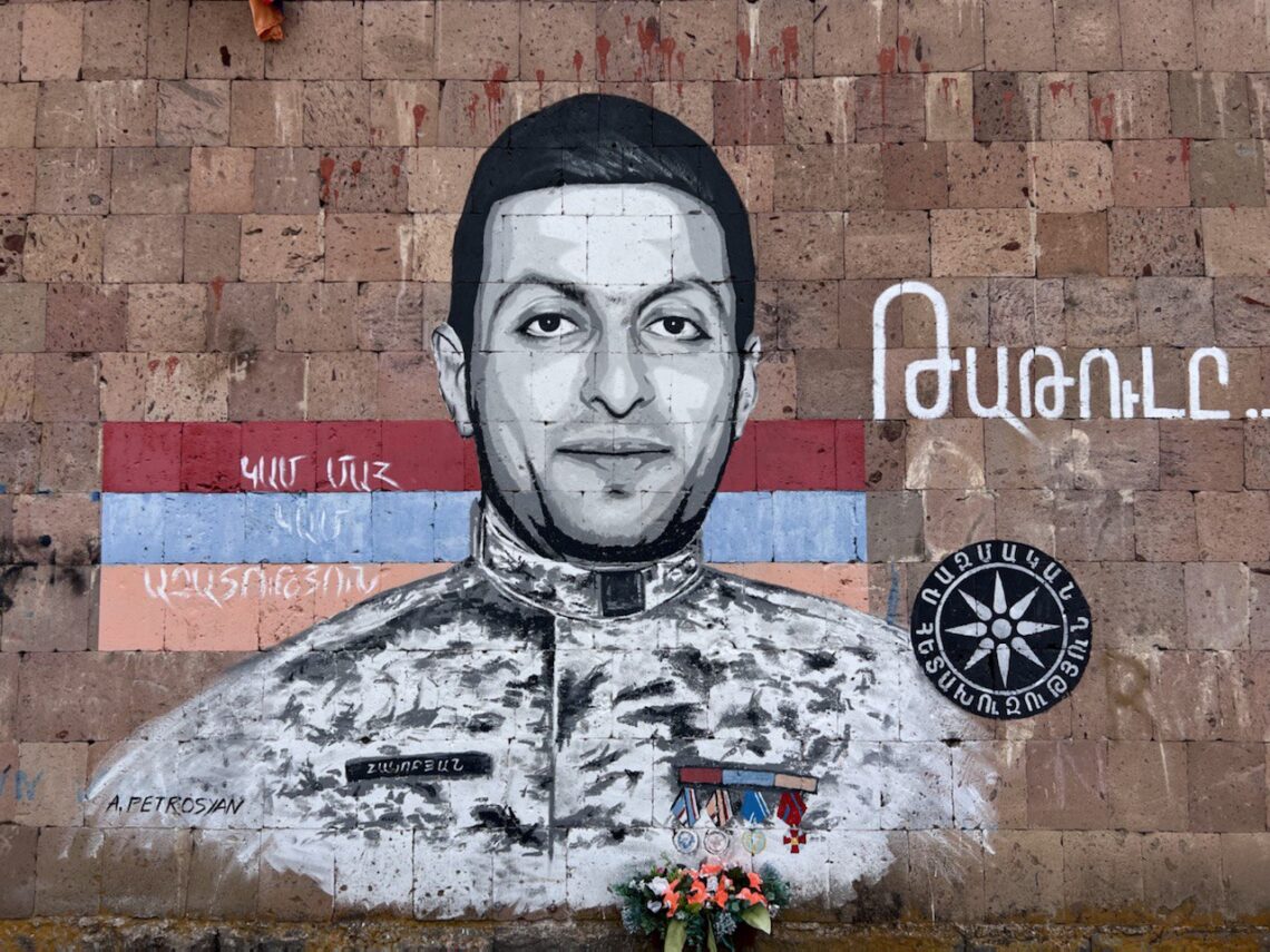 Պատերազմական գրաֆիտին Հրազդան քաղաքում